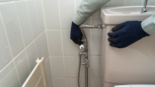 How To Replace A Toilet Tank?